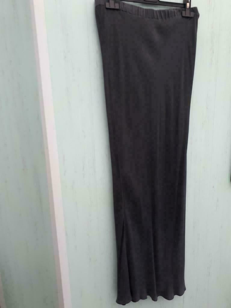 très jolie jupe longue grise marque Antwerp Wax taille M, Enlèvement
