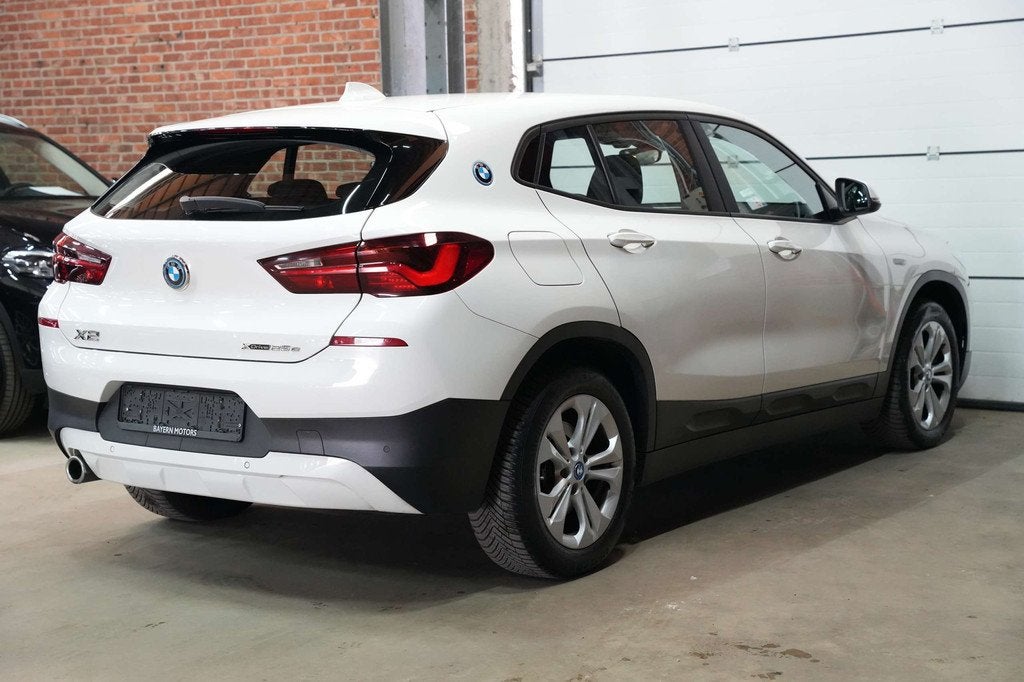 BMW X2 xDrive25e Plug in Hybride Benzine 2022 Garantie, Auto's, BMW, Automaat, Gebruikt, Wit, Bedrijf