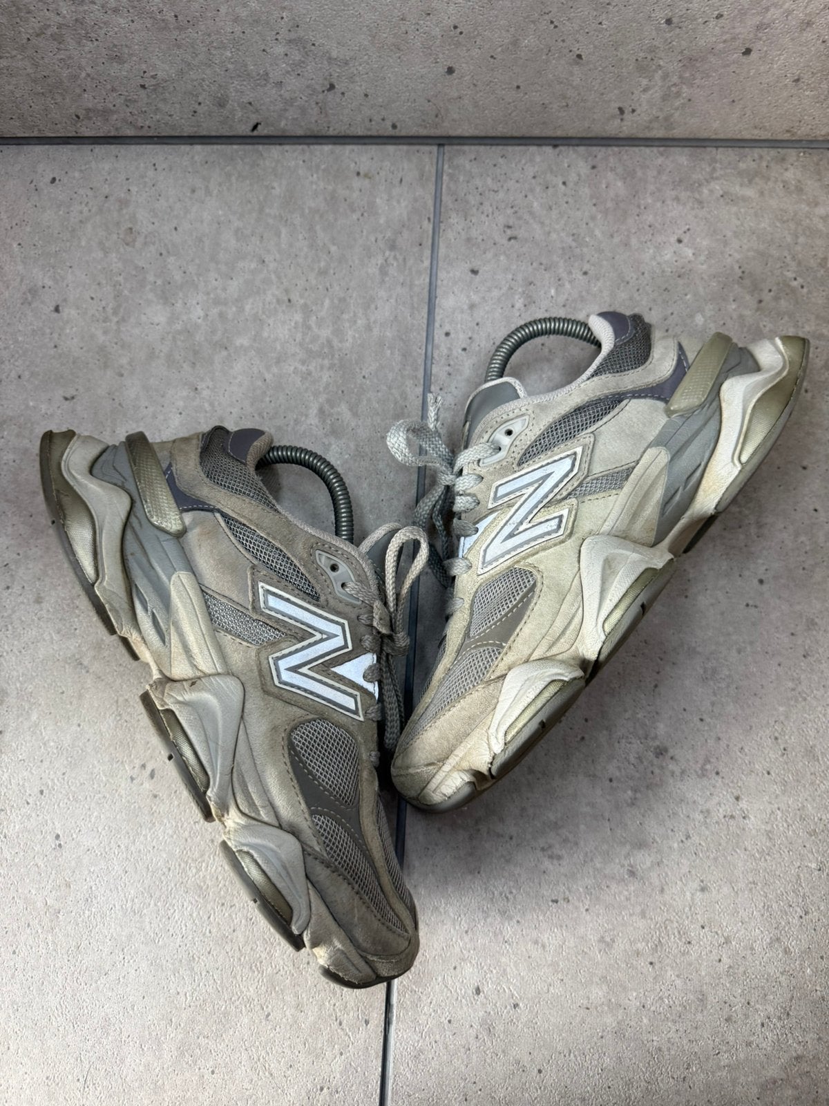 New balance 9060 Magnet Grey 39.5, Ophalen of Verzenden, Zo goed als nieuw, Grijs, Sneakers