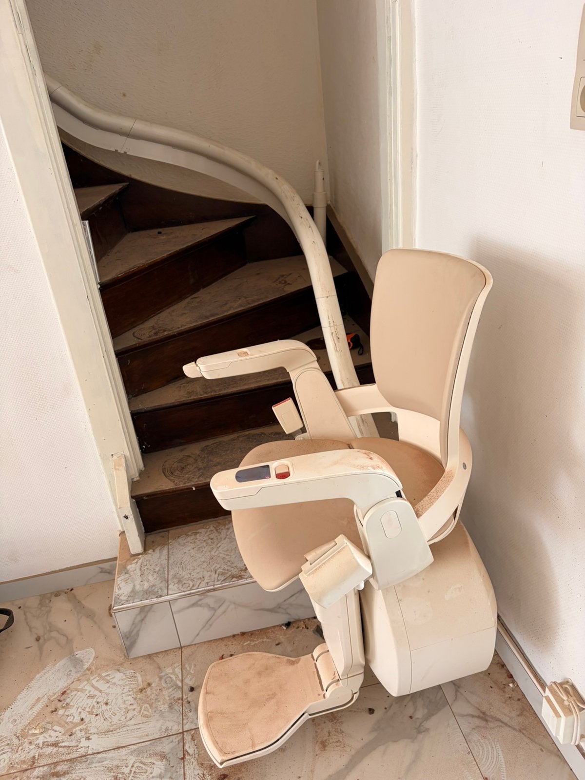 Monte- escaliers Otolift smart couleur beige, taille : 5m, Divers, Monte-escaliers, Comme neuf, Escalier tournant, Enlèvement