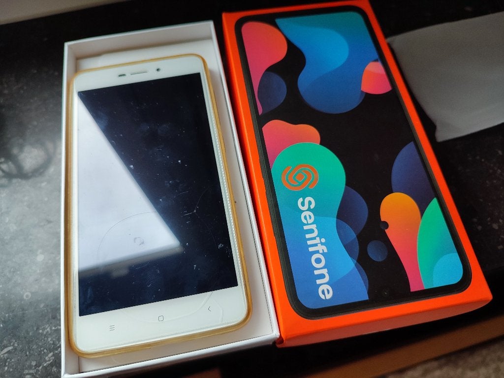 senifone smartphone voor senioren met oplader, Telecommunicatie, Mobiele telefoons | Overige merken, Ophalen, Gebruikt