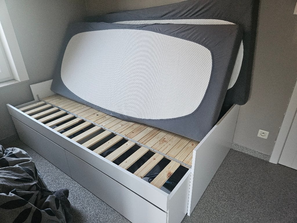 Bed met opberg + 2 nieuwe matrassen, Huis en Inrichting, Slaapkamer | Bedden, Ophalen, Verstelbaar, Wit, Tweepersoons