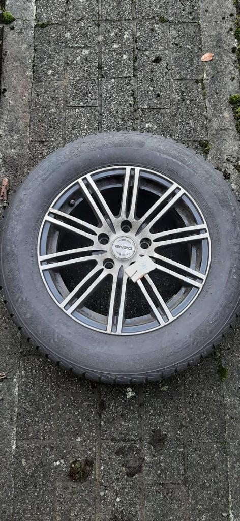 4 pneus hiver Lassa Snoways avec les jantes aluminium Enzo., Pneus hiver, Pneu(s), Enlèvement, Utilisé