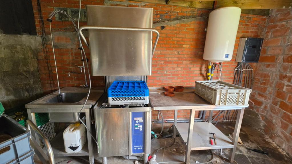 Was straat incl 6 bakken  doorschuif vaatwasser, Ophalen, Gebruikt