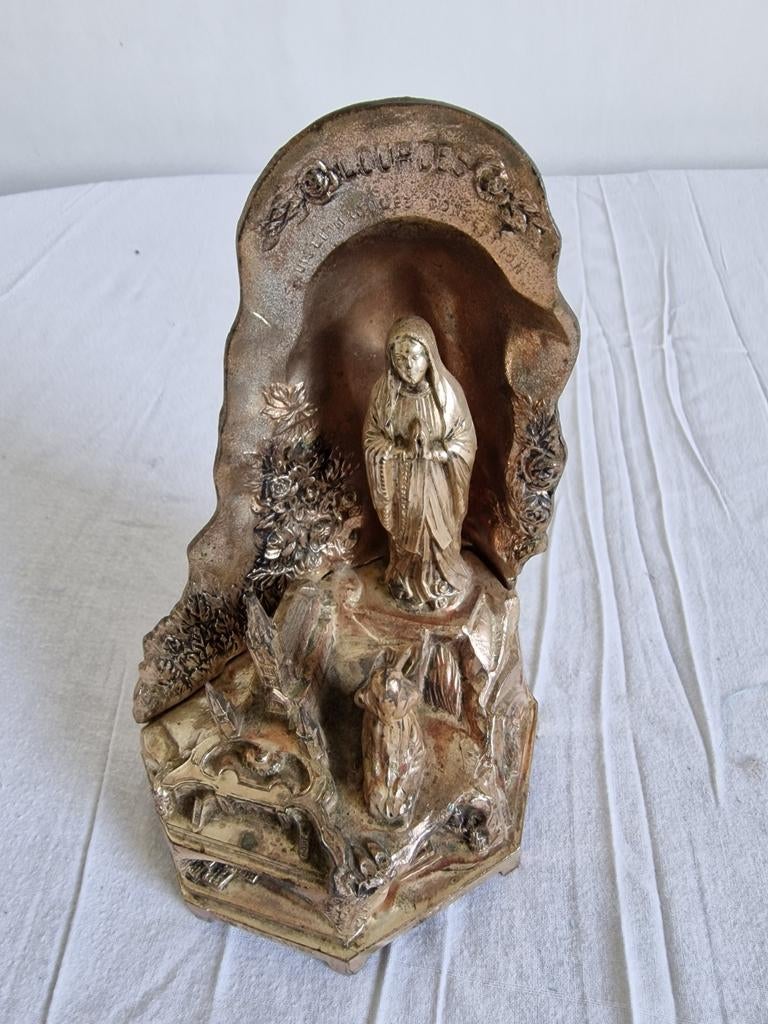 Petite sculpture vierge, Enlèvement