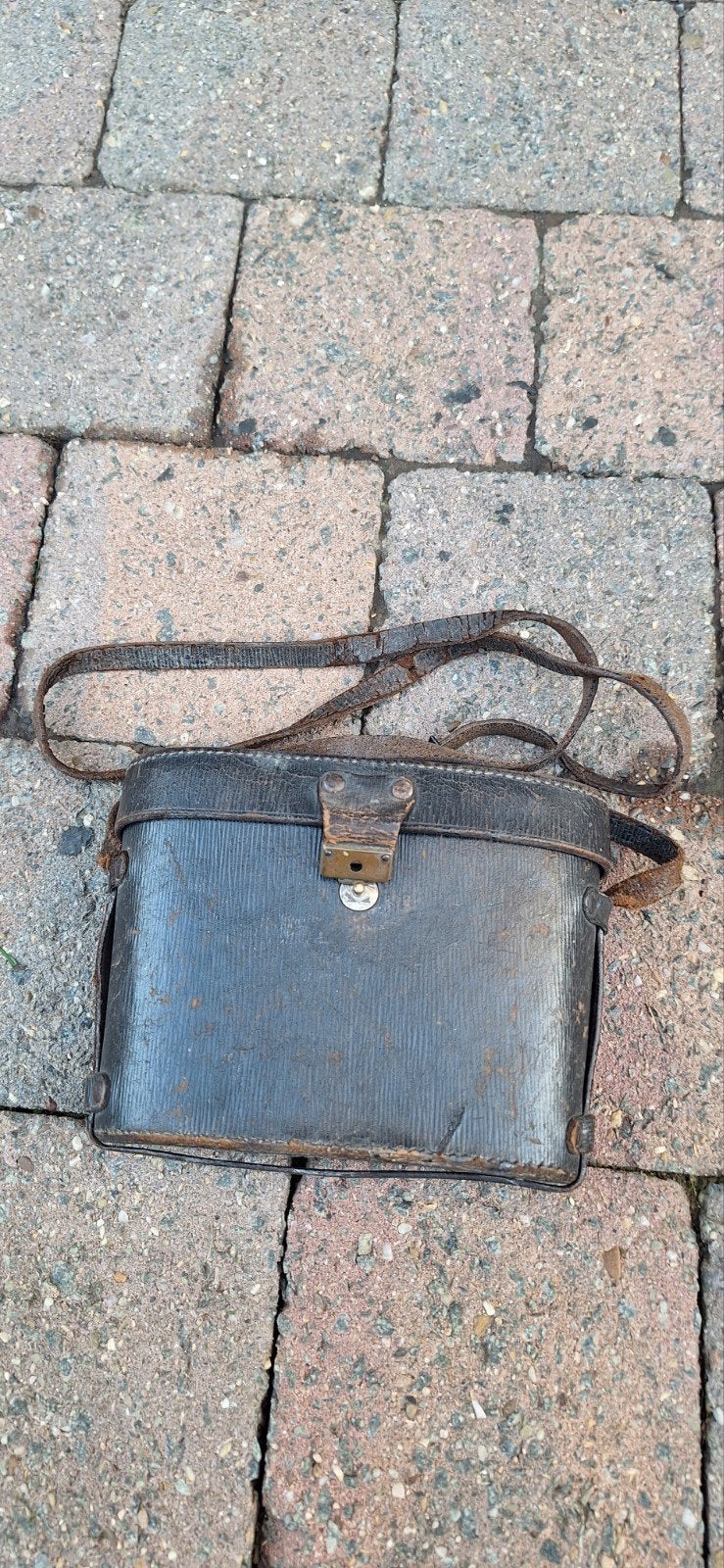 Duitse verrekijkerkoffer 6x30, Ophalen