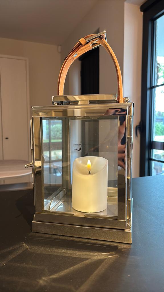 Nieuwe zilverkleurige POMAX kaarsen houder, Huis en Inrichting, Woonaccessoires | Kandelaars en Kaarsen, Ophalen, Nieuw, Metaal