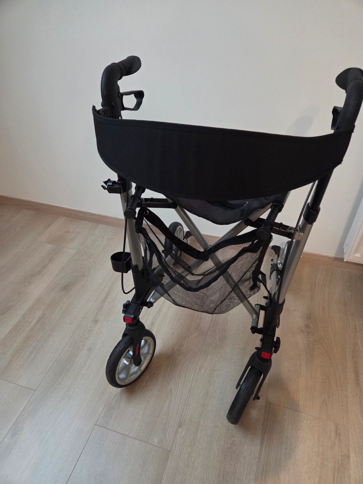 Nieuwe rollator quadri light zwart, Diversen, Ophalen, Lichtgewicht, Nieuw