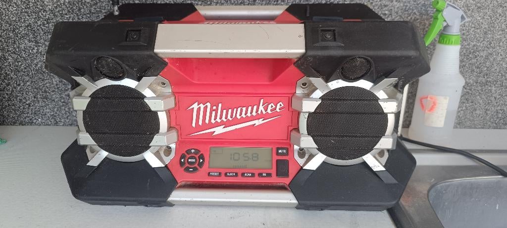 Radio de chantier Milwaukee, Enlèvement