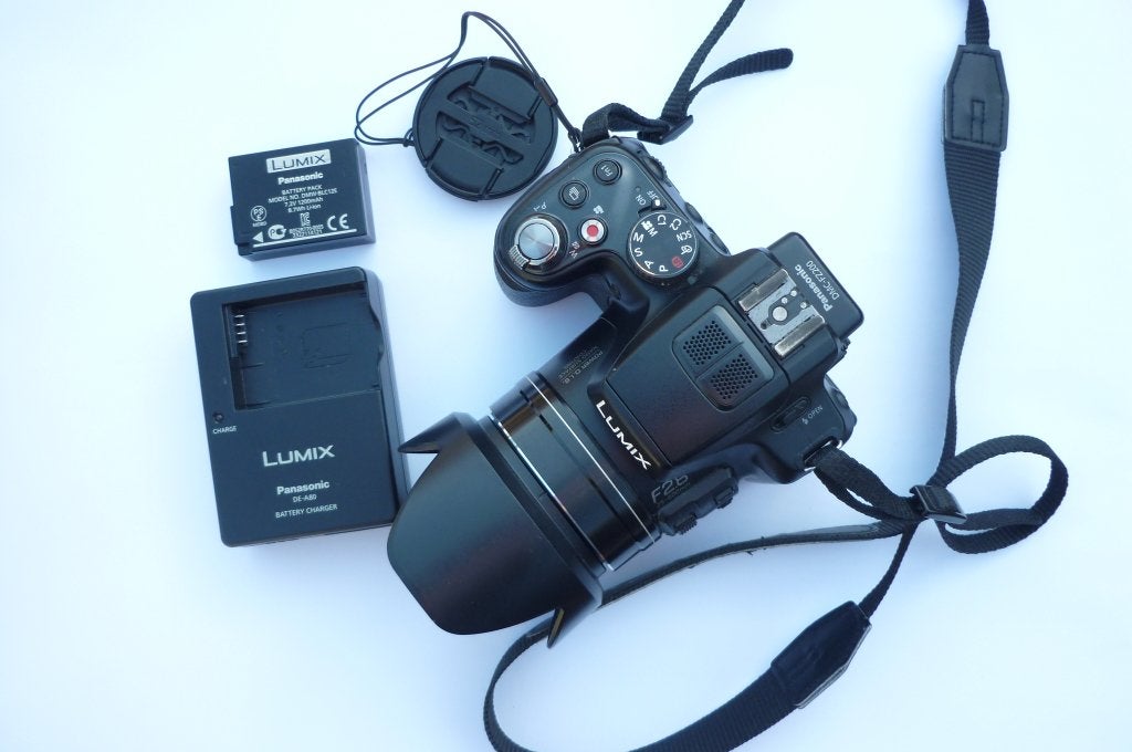 panasonic lumix FZ200 /FZ28, Audio, Tv en Foto, Gebruikt, Panasonic, Lensdop, Ophalen of Verzenden