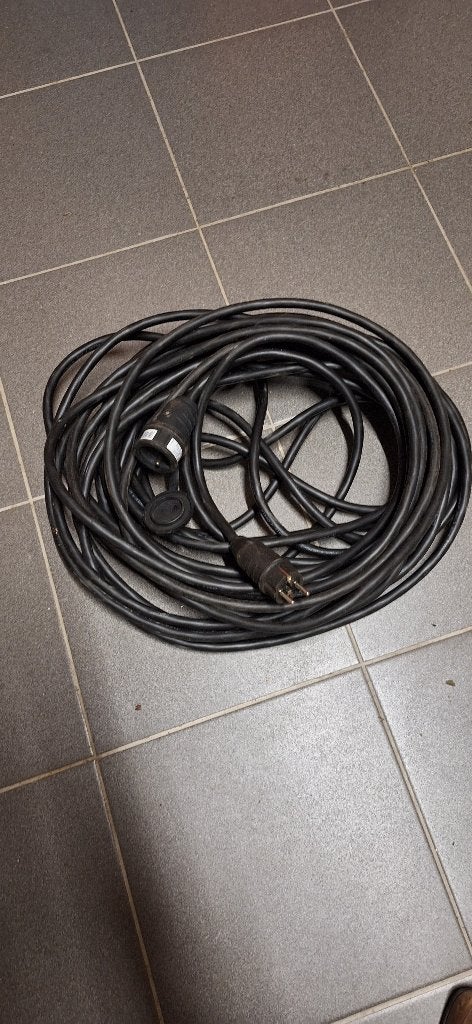 1 zwarte verlengkabel van 25 meter, af te halen Mortsel, Ophalen, Zo goed als nieuw, Kabel of Snoer