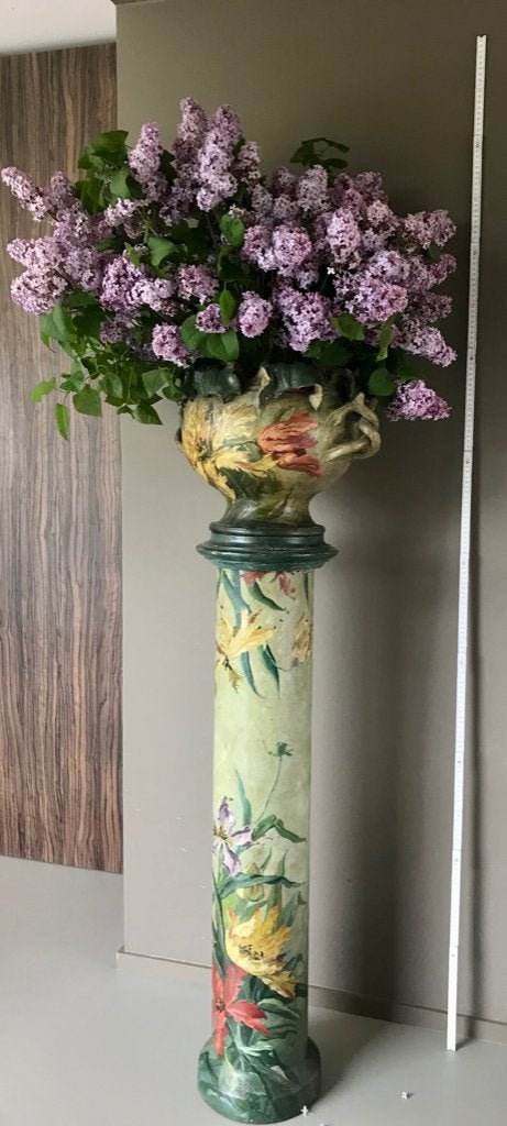 Ancien vase sur piédestal H140cm peint motif floral, Enlèvement