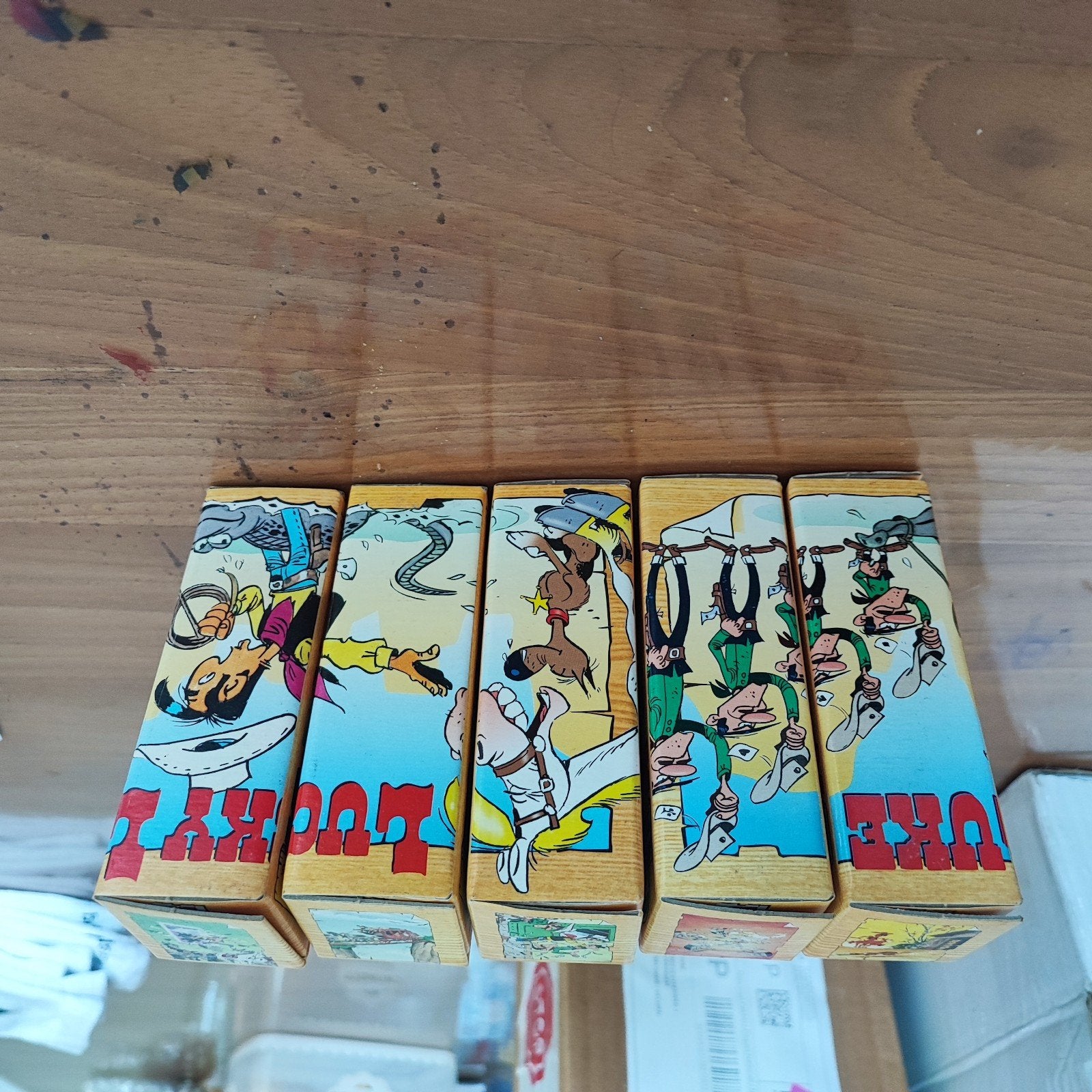 cinq puzzles Lucky Luke ne sont pas encore complètement ouve, Enlèvement ou Envoi