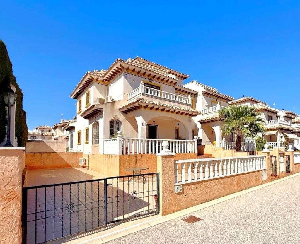 Maison d'angle méditerranéenne à Lomas de Cabo Roig, Immo, Maison d'habitation, 80 m², Lomas de Cabo Roig., 2 pièces