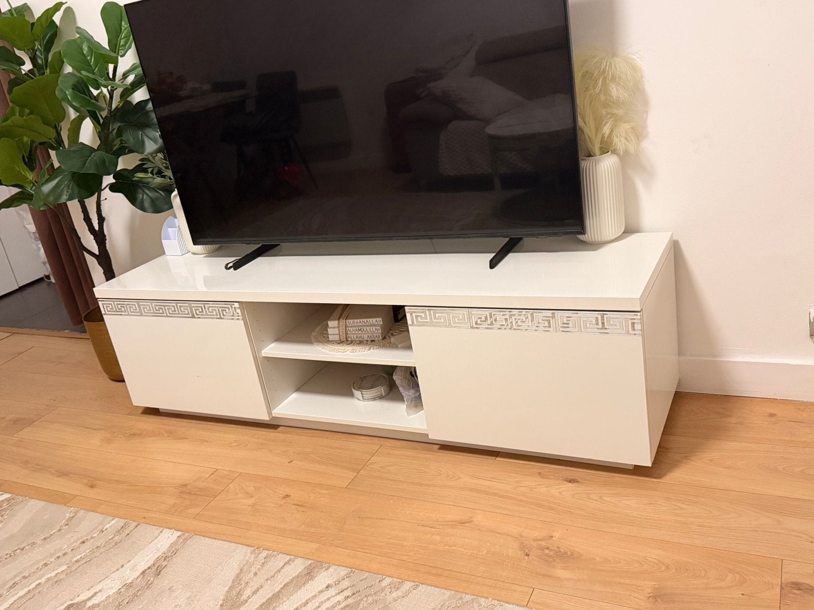 Beau meuble TV IKEA à vendre – seulement 50 €, Maison & Meubles, Enlèvement, Utilisé