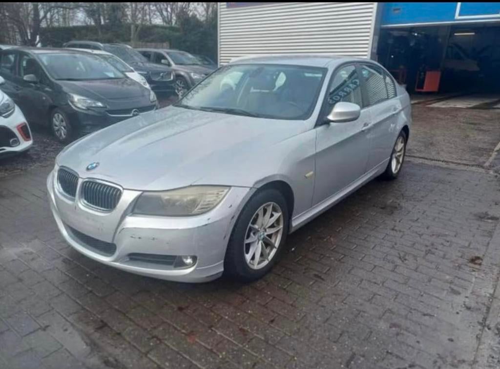 Bmw 318D vente avec controle feuille rose., Auto's, Euro 5, Achterwielaandrijving, Zwart, 4 cilinders