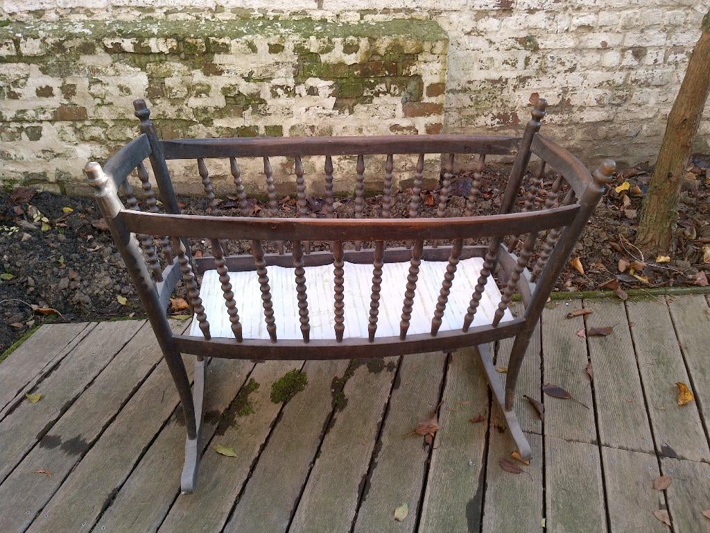 Oude houten wieg, Ophalen