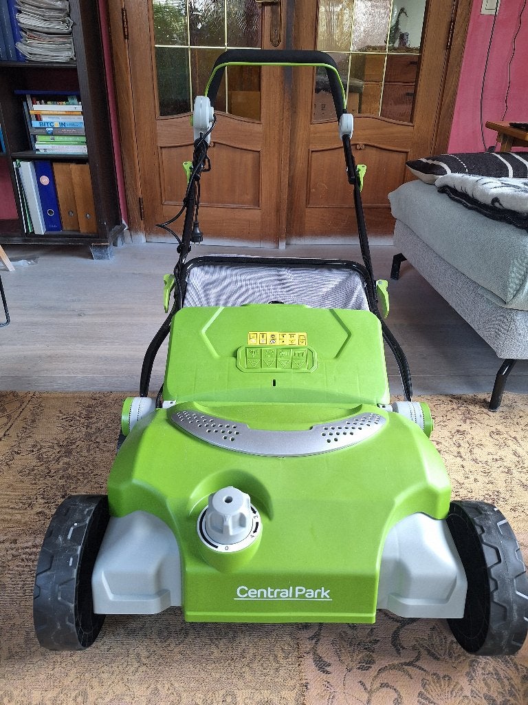 Verticuteermachine, Ophalen, Zo goed als nieuw, Elektrisch, Central Park