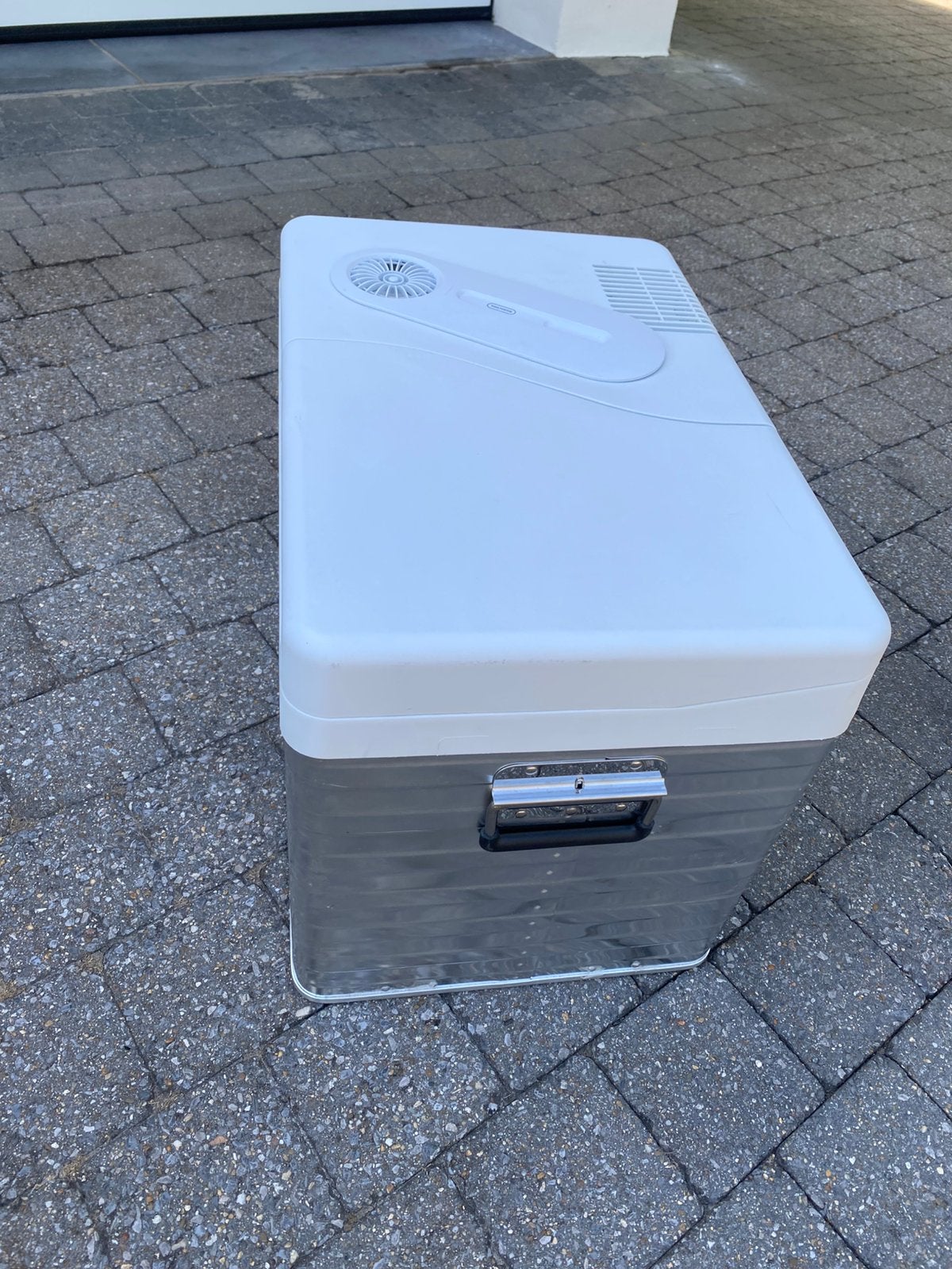Bijna nwe koelbox op 12v/220 mobicool, Caravans en Kamperen, Koelboxen, Ophalen, Zo goed als nieuw, Koelbox
