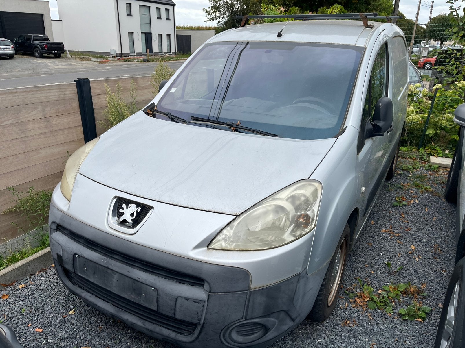 Peugeot Partner utilitaire 1.6 hdi 75, Autos, Capteur de stationnement, Argent ou Gris, Achat, Boîte manuelle