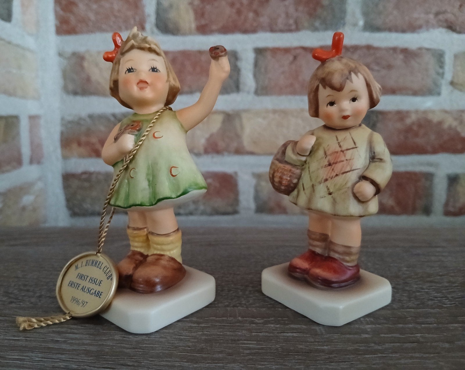 Hummels nr. 793 en 479 - 2 Meisjes- 10 cm -TMK 7 - Zie Tekst, Ophalen of Verzenden, Zo goed als nieuw, Hummel