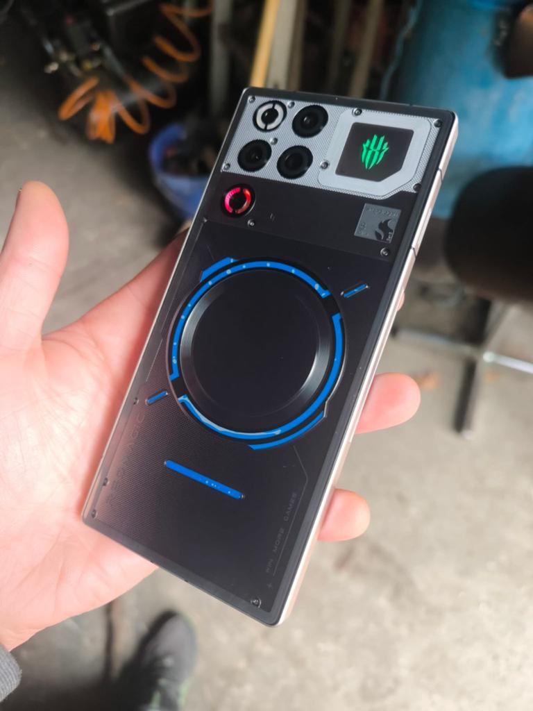 Vends ou échange pack redmagic 11 PRO 16go 512go 900€ FIXE, Télécoms, Téléphonie mobile | Marques Autre, Classique ou Candybar