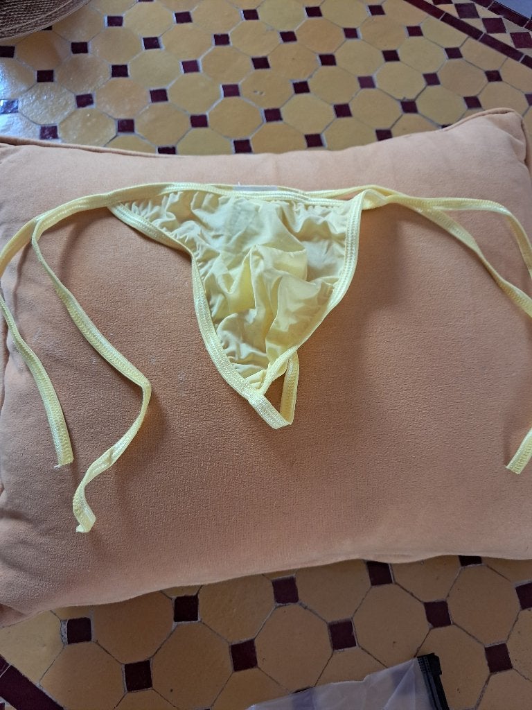 Mooie gele string voor heren, sexy one size, Kleding | Heren, Ophalen, Geel