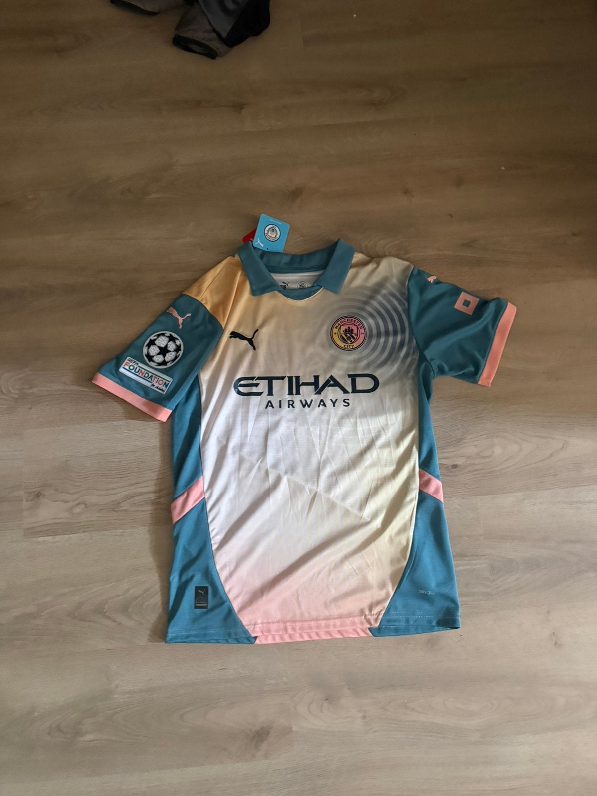 Man city x oasis truitje +1 gratis voetbalshirt belgie, Sport en Fitness, Maat M, Ophalen of Verzenden, Nieuw, Shirt