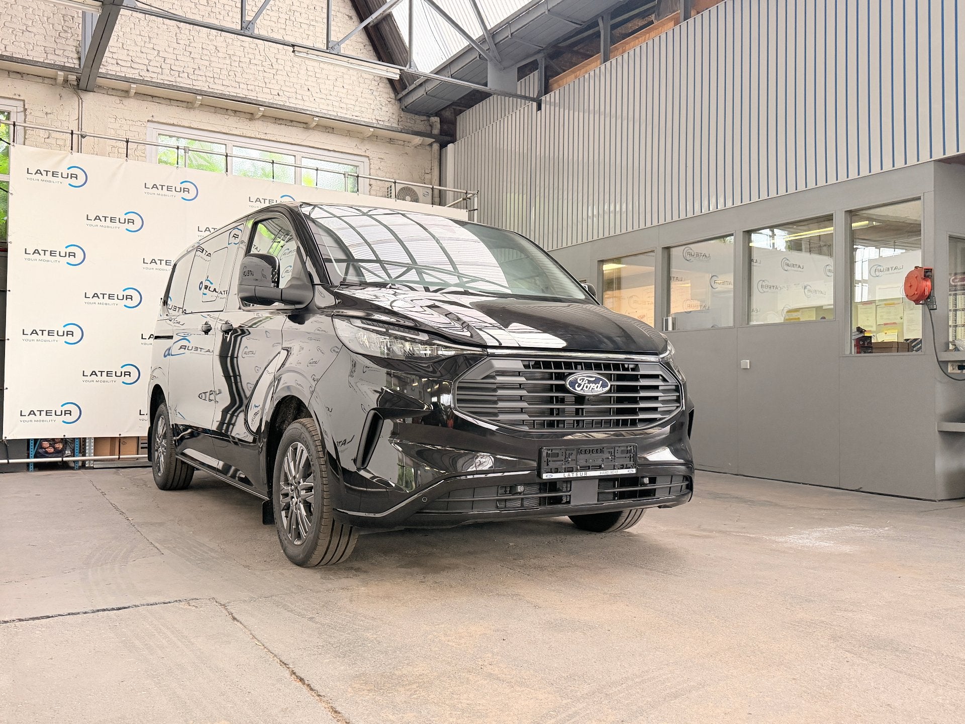 Ford Transit Custom Multi-Use Limited 320S 2.0TD 170Pk / 125, Autos, Ford, Achat, Carnet d'entretien, Autre carrosserie, 210 g/km