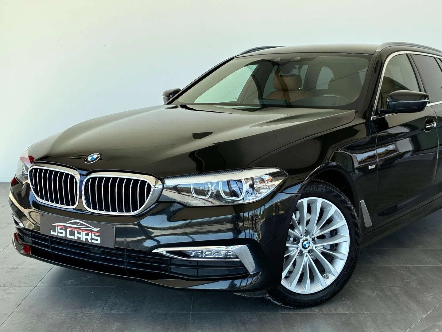 BMW 5 Serie 520 dA Touring LUXURY LINE-GPS-CUIR-CAMERA-JANTE, Automaat, Beige, Zwart, Bedrijf