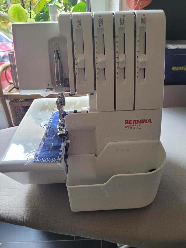 Bernina Lock 800DL 375 €, Ophalen, Gebruikt, Lockmachine, Bernina
