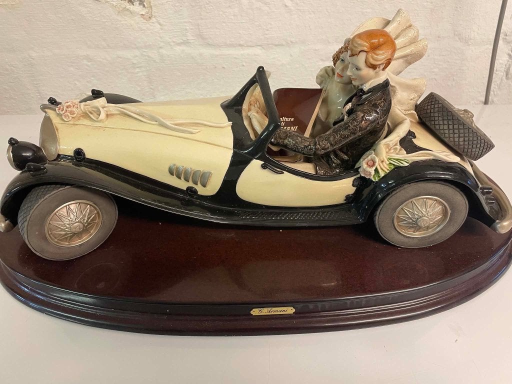 Beeld Giuseppe Armani trouwkoppel in auto zeldzaam, Ophalen, Beeld