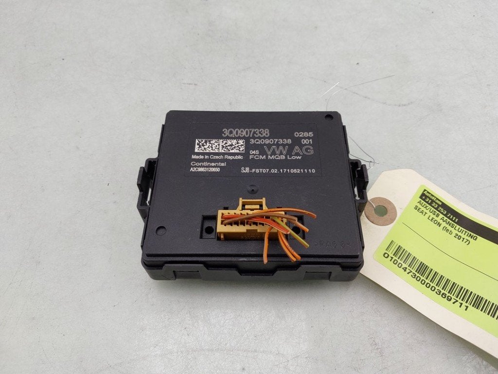 PORT AUX/USB Seat Leon (5FB) (01-2012/08-2020) (|575035736|), Seat Deutschland GmbH, Service@seat.de, Utilisé, Seat