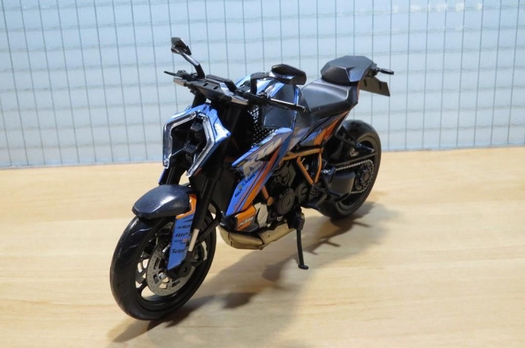 KTM 1390 Super Duke R 1:12 644108, Enlèvement ou Envoi, Neuf, 1:9 à 1:12, Moteur