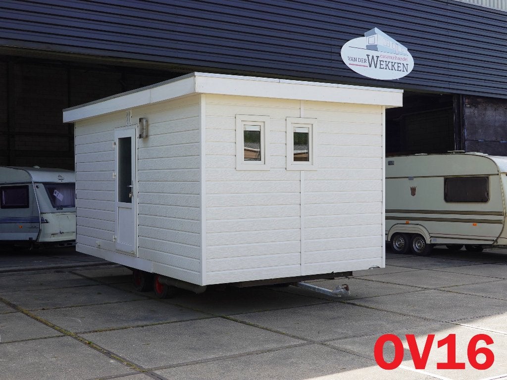 Sanitairunit met 2x douche, toilet, wastafel en dubbel glas