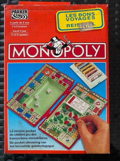 Monopoly reisspel in koffertje, Hobby & Loisirs créatifs, Enlèvement, Comme neuf, Jeu de voyage