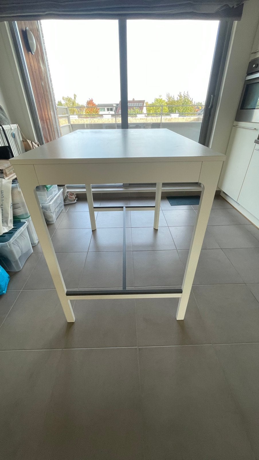 Hoge tafel, Ophalen, Zo goed als nieuw