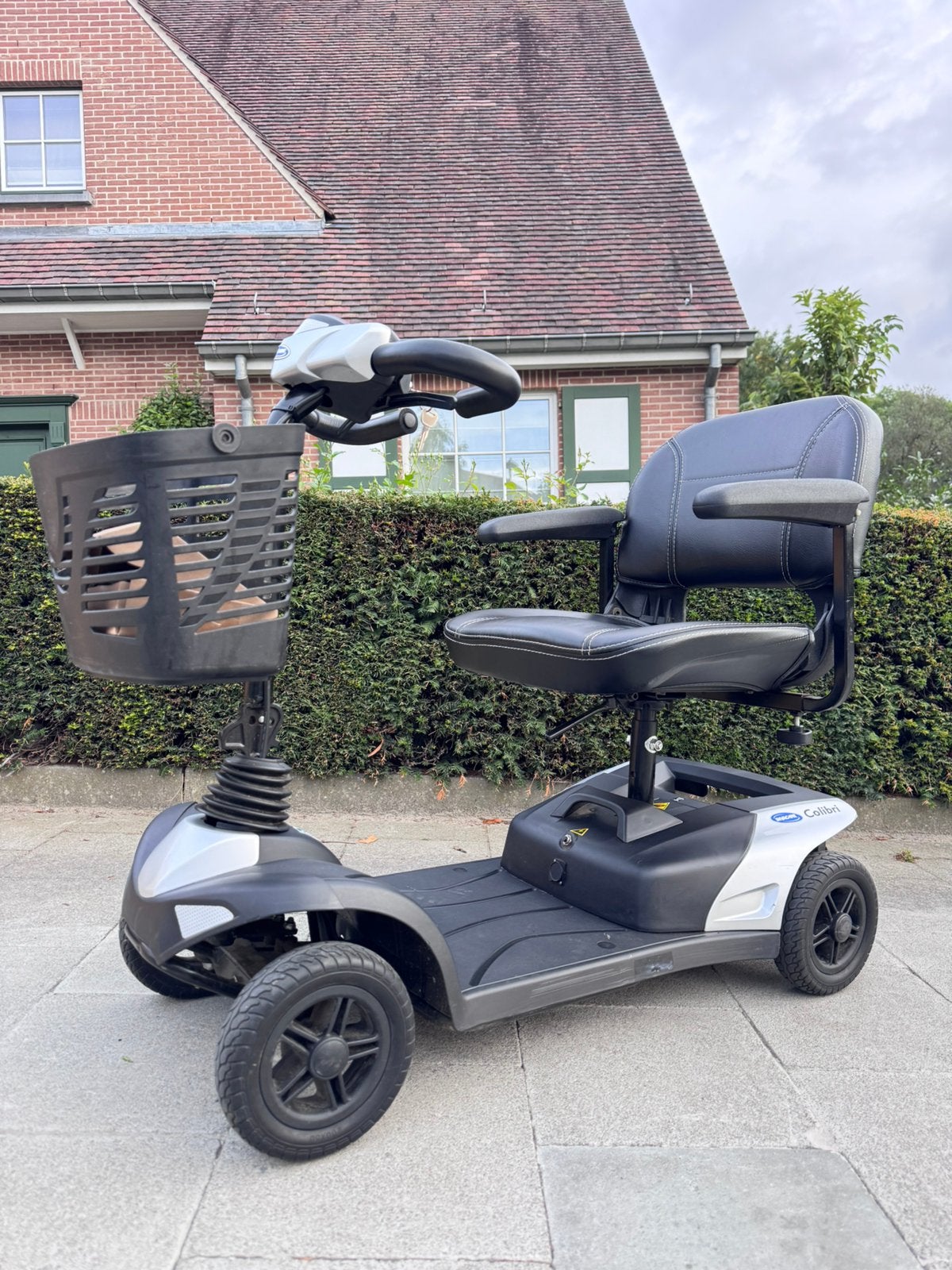 Voiturette électrique Invacare Colibri pliable - ÉTAT NEUF, Enlèvement ou Envoi, Pliant, Comme neuf, Fauteuil roulant électrique