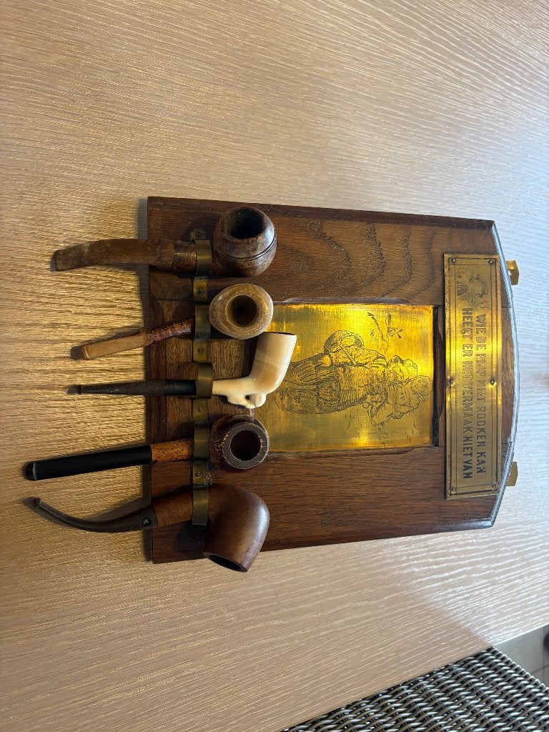 Houten pijpenrek, Enlèvement