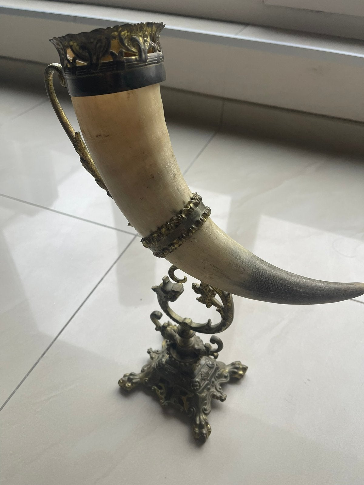 Antieke drinkhoorn met metalen monturen, Ophalen of Verzenden