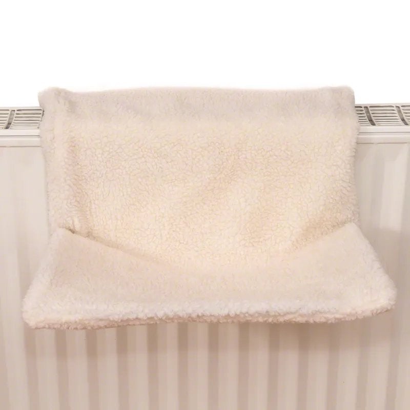Te koop: Nieuw! Leuke radiatorhangmat voor poezen van Yumi., Dieren en Toebehoren, Ophalen of Verzenden, Nieuw