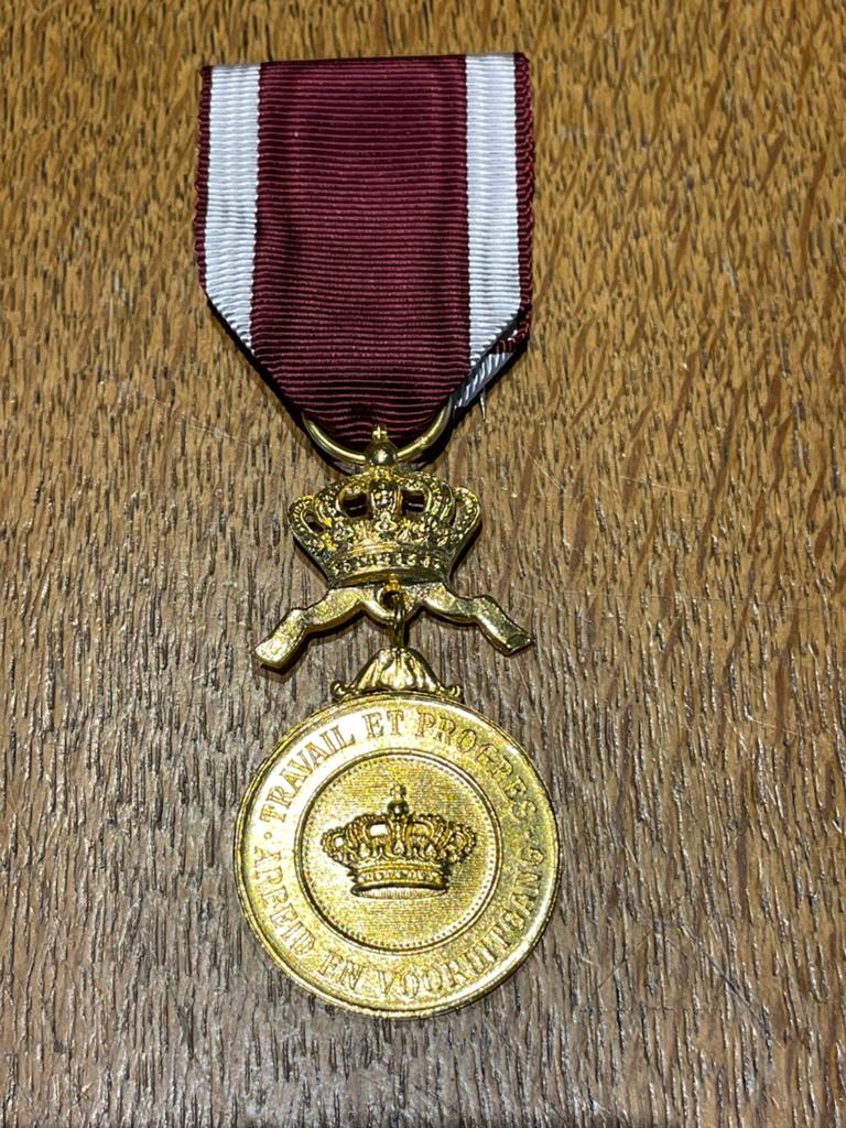 Gouden Medaille van de Belgische Kroonorde, Verzamelen, Verzenden, Embleem of Badge
