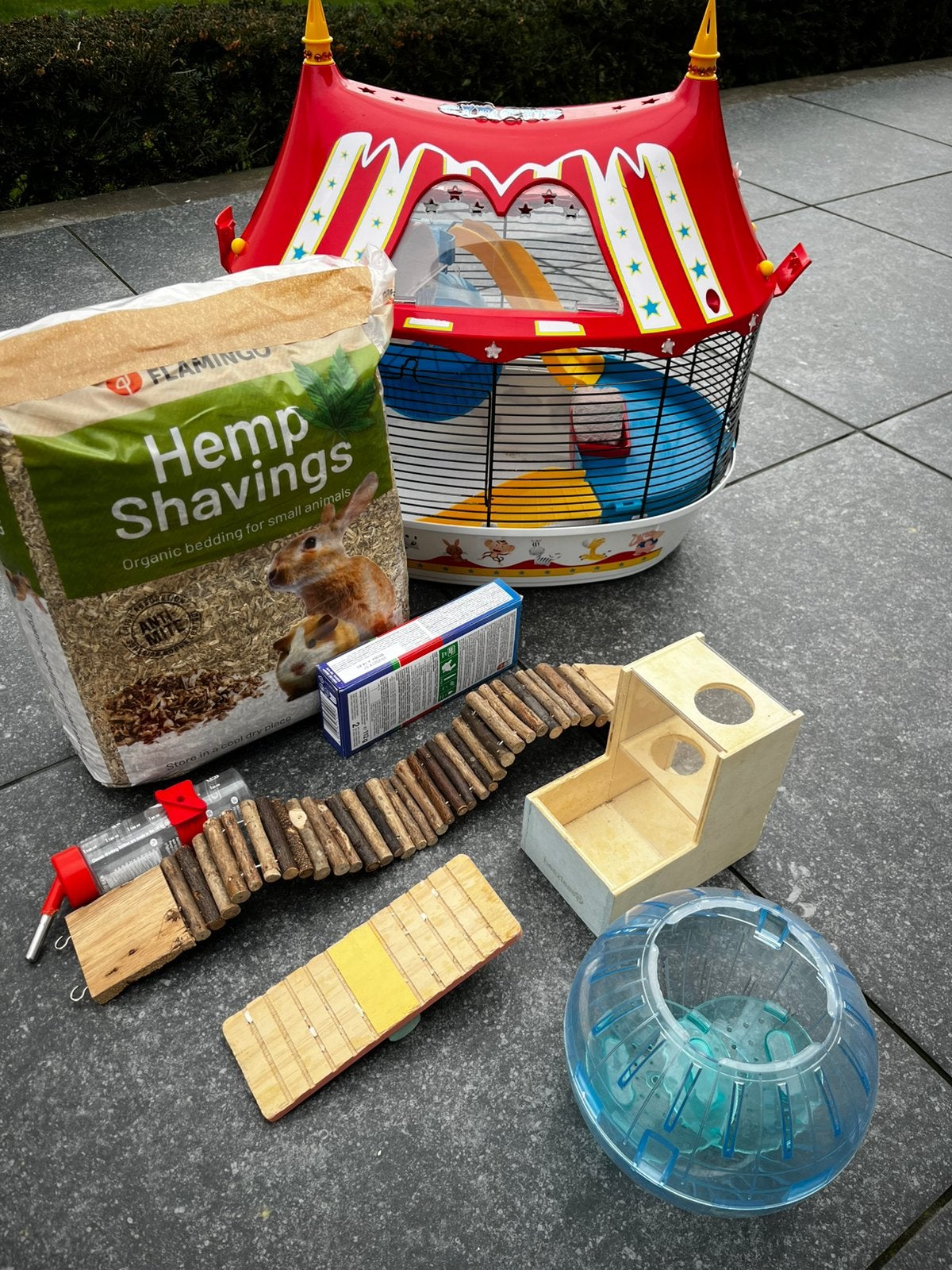 Cage pour hamsters/nourriture/jouets, Animaux & Accessoires, Rongeurs & Lapins | Accessoires, Enlèvement, Comme neuf, Jouet