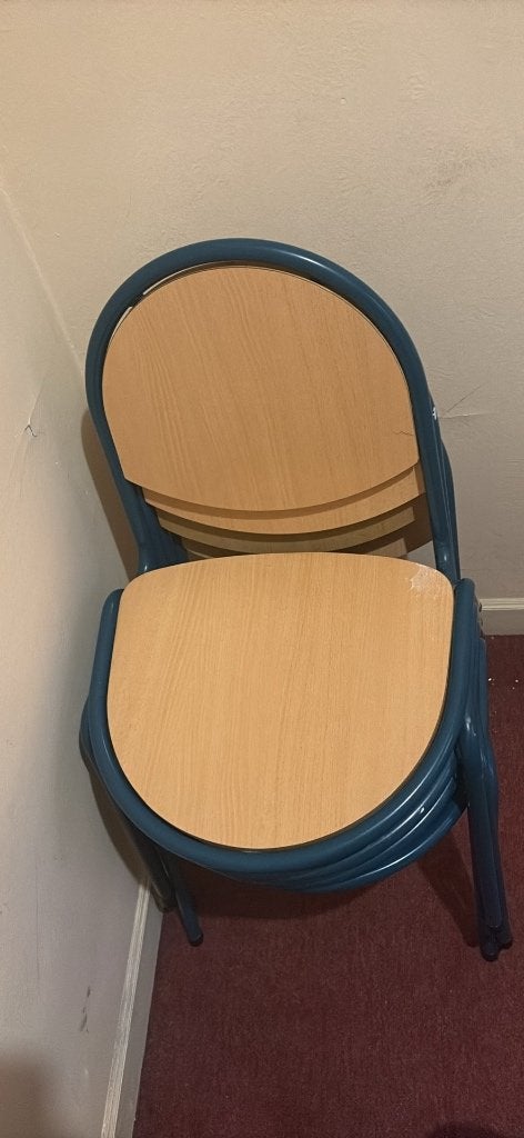 4 chaises robustes et pratiques à vendre, Huis en Inrichting, Stoelen, Gebruikt, Vier, Hout, Overige kleuren, Ophalen