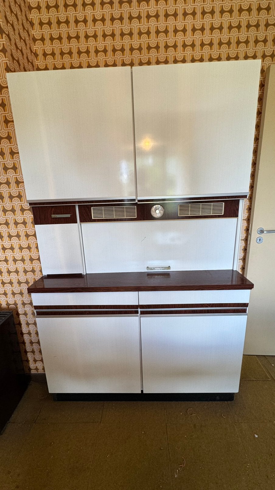 Retro Keukenkast met Inbouwklok, Huis en Inrichting, Keuken | Complete keukens, Ophalen, Zo goed als nieuw