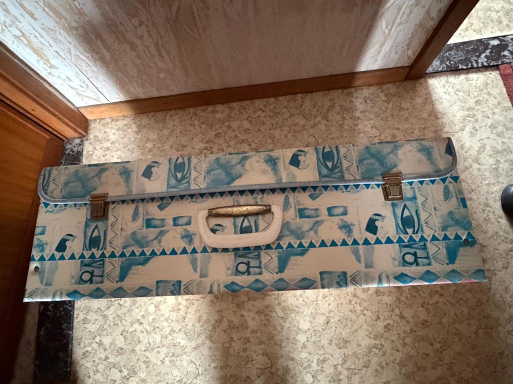 Vintage koffer met sprei, Huis en Inrichting, Ophalen