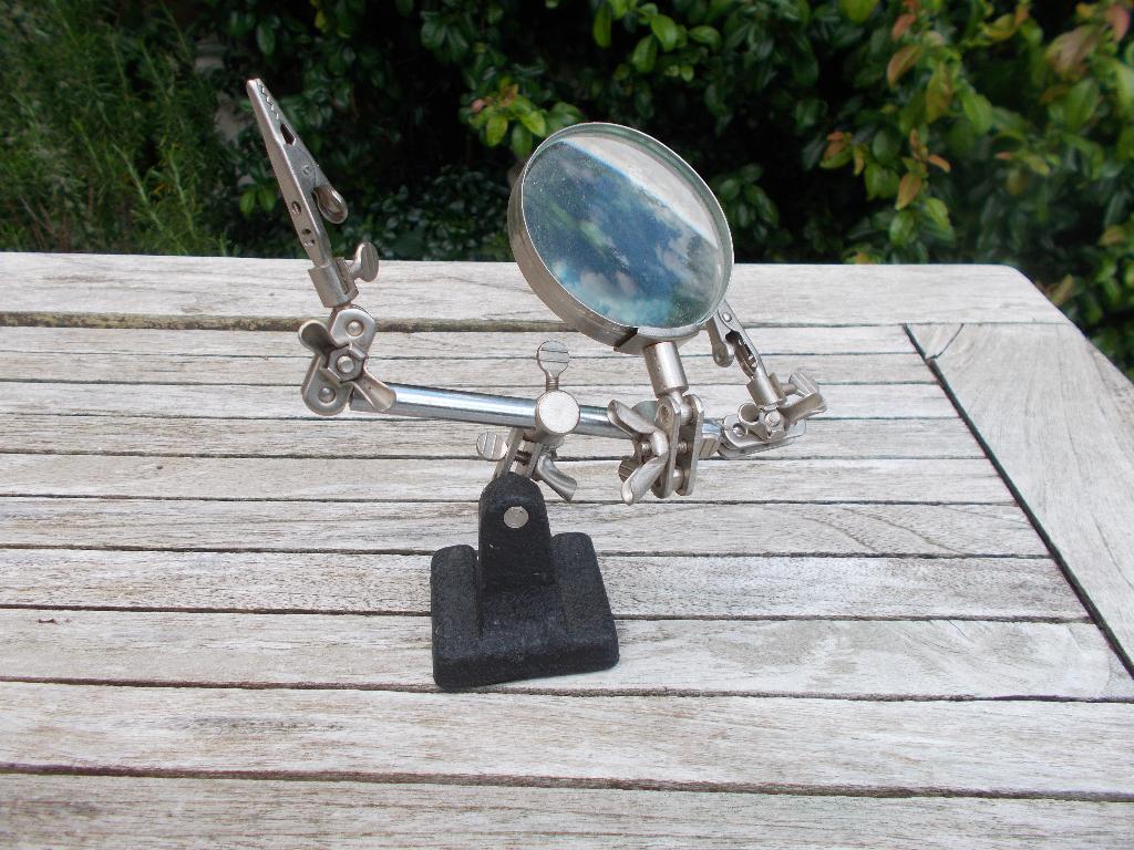 Werkhulpje met vergrootglas, Hobby & Loisirs créatifs, Loupes & Lampes loupes, Enlèvement ou Envoi, Comme neuf