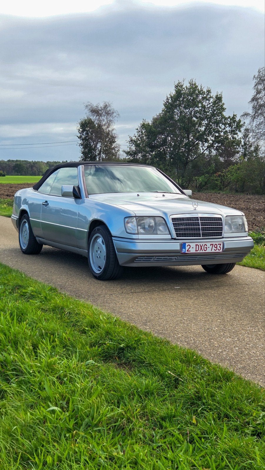 Mercedes-Benz E200 Cabrio W124 1996 Automaat, Autos, Argent ou Gris, Cabriolet, Noir, 2 portes