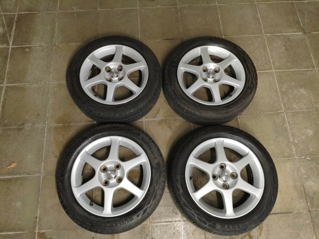 Jantes Toyota Yaris TS + Pneus, Enlèvement, Pneu(s)