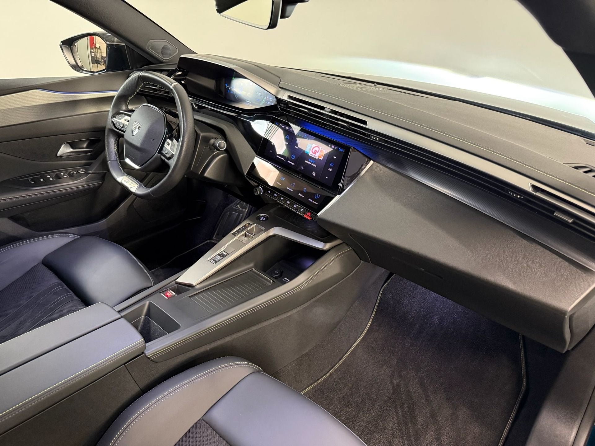 Peugeot 408 1.2 Turbo S&S GT EAT8 (bj 2024, automaat), Automaat, Gebruikt, Alcantara, Bedrijf